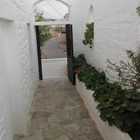 Feriehus Diros Traditional House *