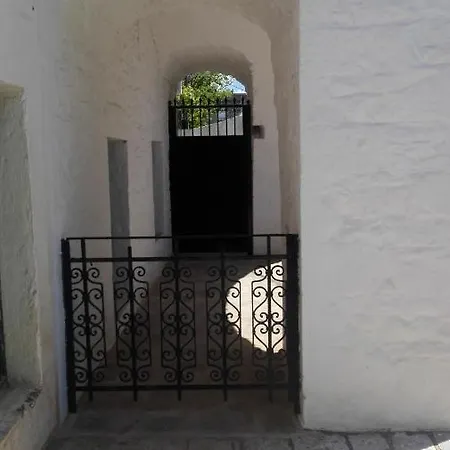 Diros Traditional House بيت للعطل *